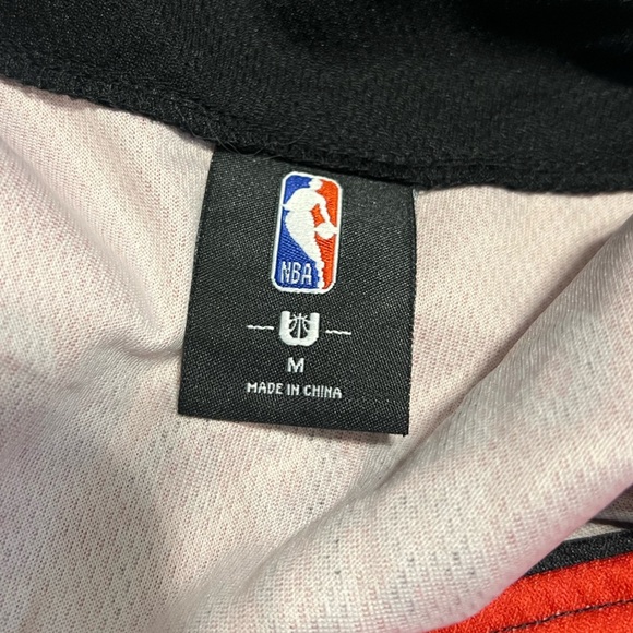 NBA Chicago Bulls Eastern Conference Button Down Jersey - Picture 4 of 9